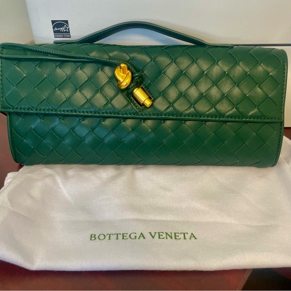 Bottega Veneta Dark Jewel Green andiamo Clutch 😍 - Picture 4 of 7